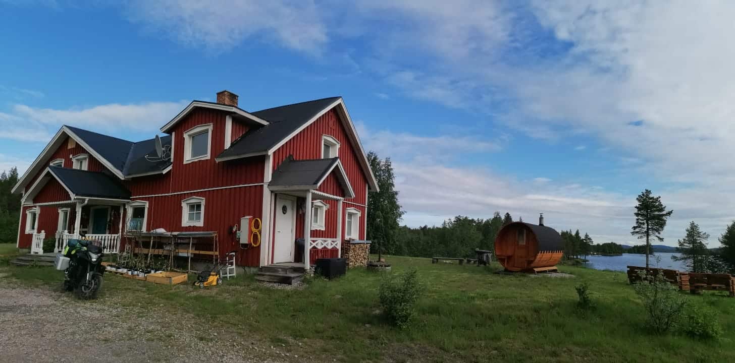 Rotes Ferienhaus am See