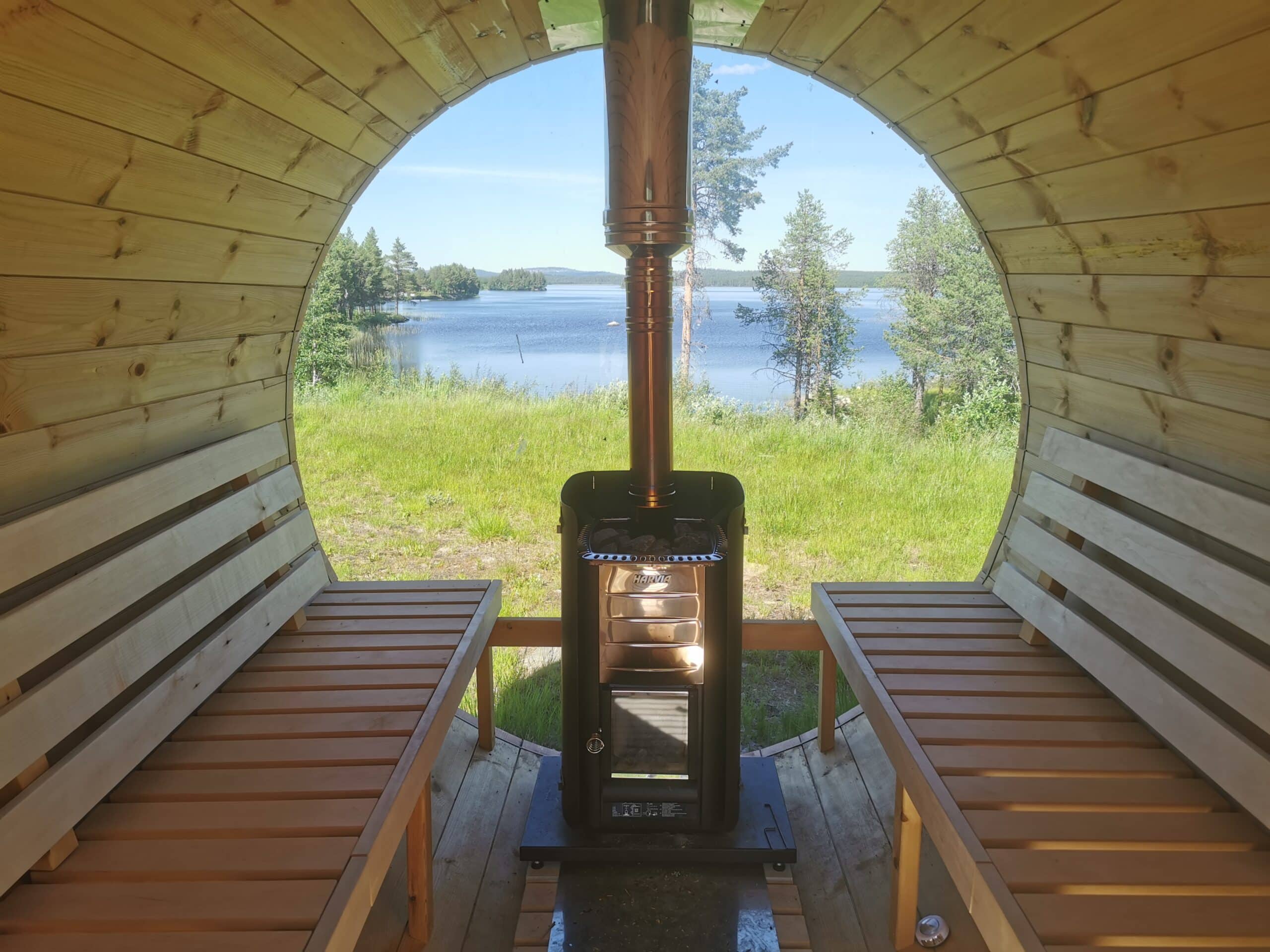 Holzofen mit Blick auf den See