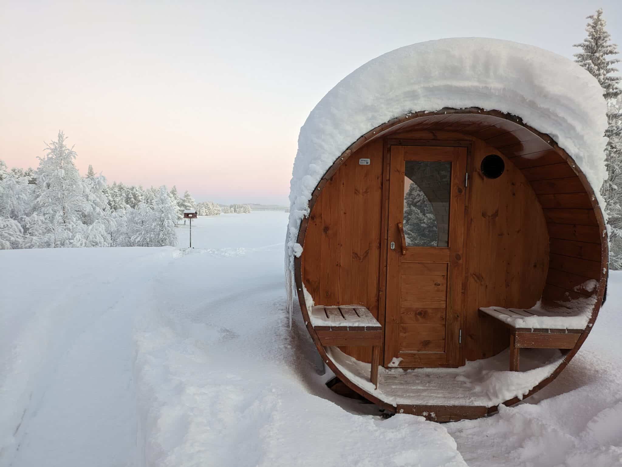 Saunakabine im Schnee